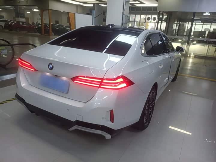 Фото 7 - BMW 5 Series