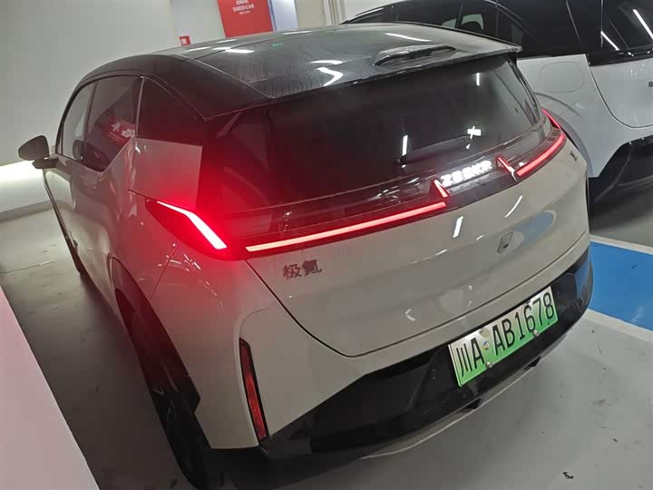 Фото 5 - Zeekr X