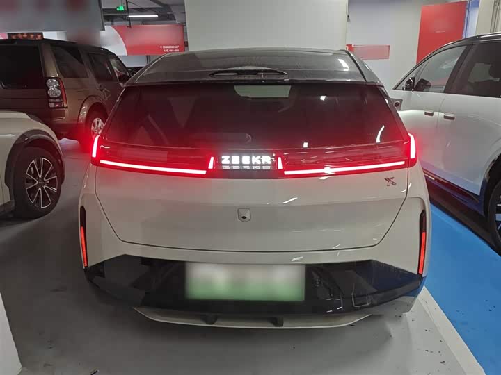 Фото 6 - Zeekr X