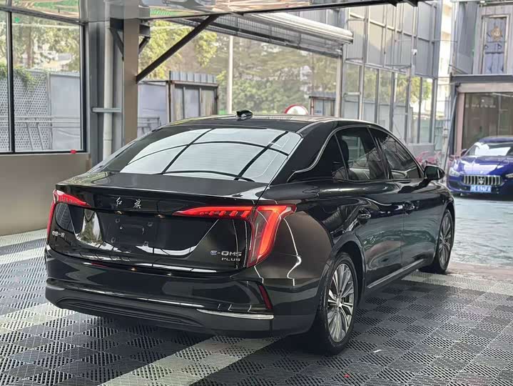 Фото 5 - Hongqi E-QM5