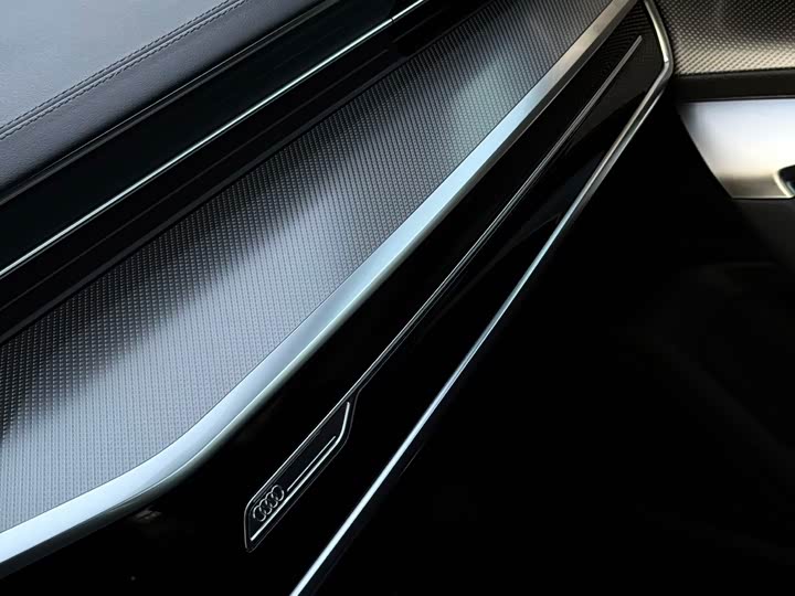 Фото 4 - Audi A6L