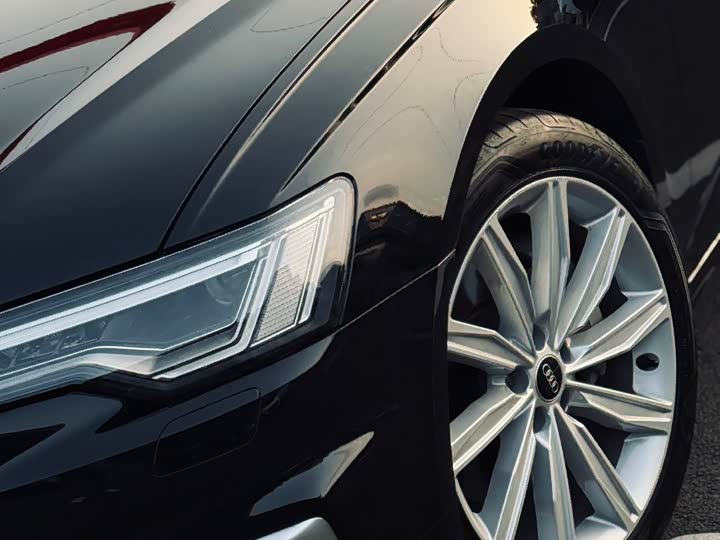 Фото 6 - Audi A6L