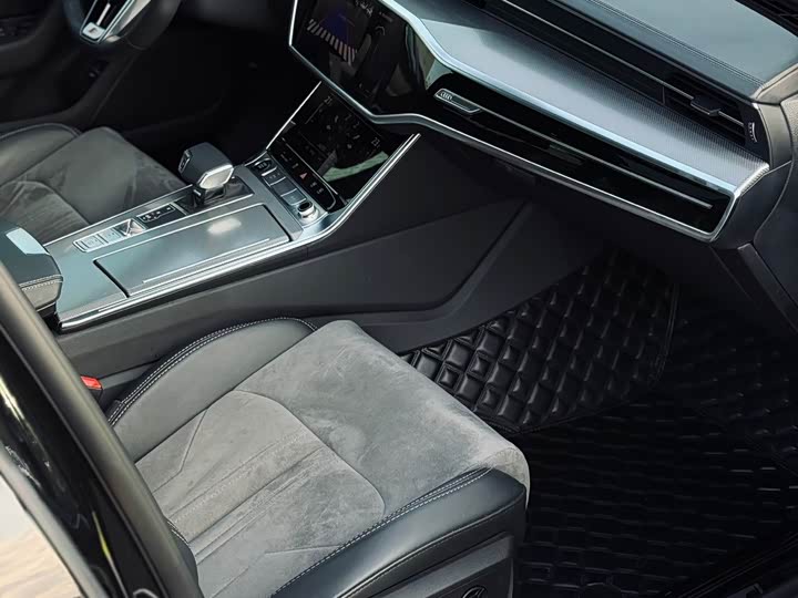 Фото 9 - Audi A6L