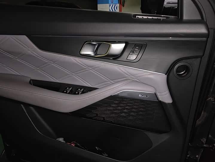 Фото 7 - Changan UNI-K Hybrid