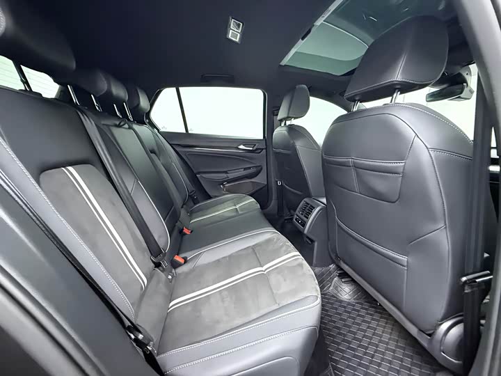 Фото 9 - Volkswagen Golf