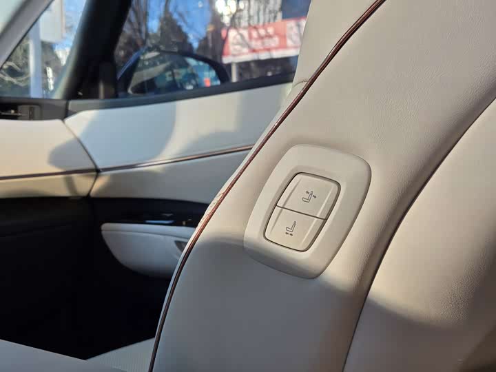 Фото 8 - Lexus LM