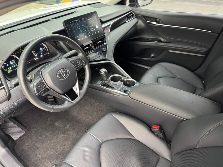 Фото 5 - Toyota Camry