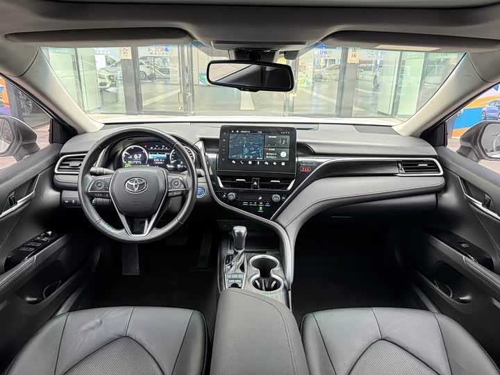 Фото 7 - Toyota Camry