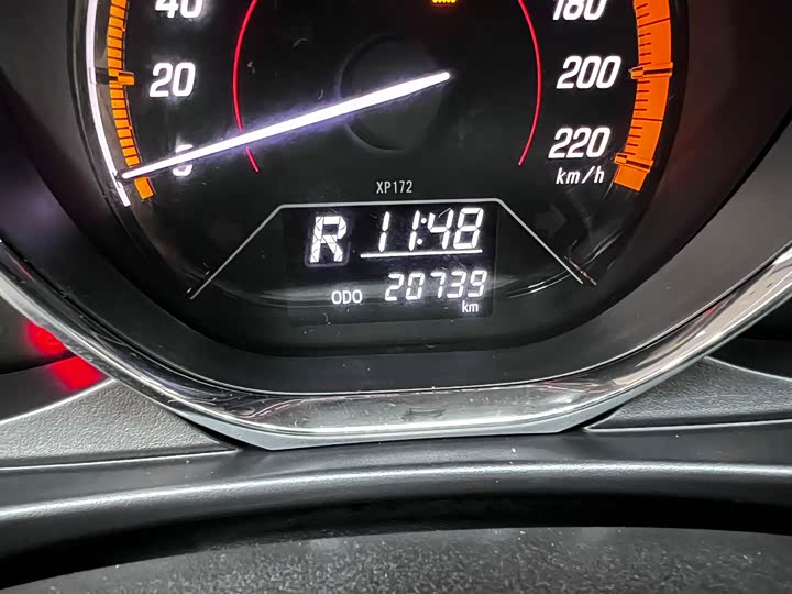 Фото 4 - Toyota Yaris L Hatchback