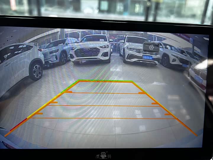 Фото 6 - Toyota Yaris L Hatchback