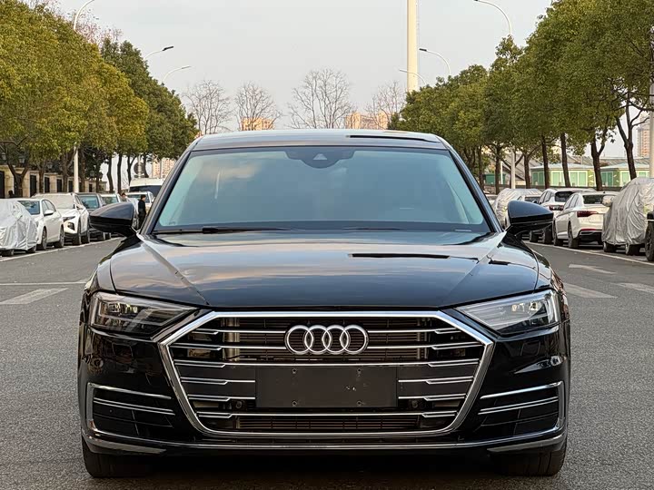 Фото 2 - Audi A8