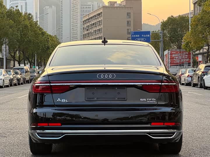 Фото 5 - Audi A8