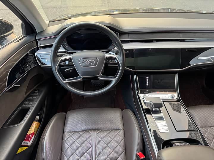 Фото 7 - Audi A8