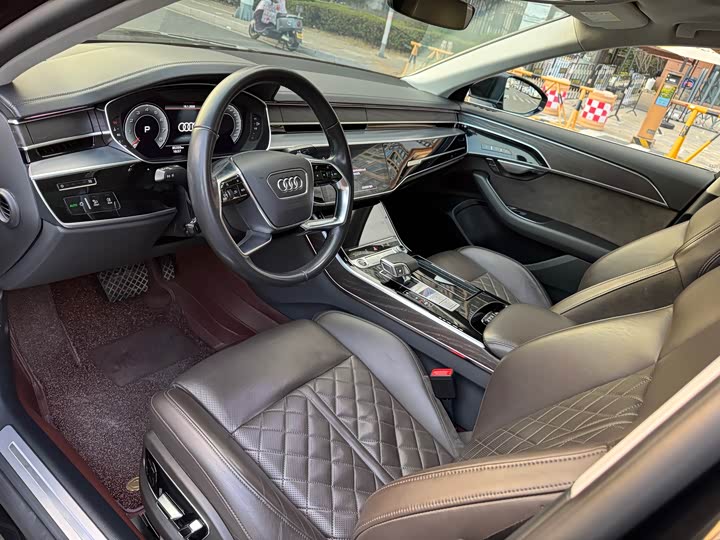 Фото 8 - Audi A8