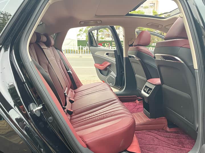 Фото 8 - Hongqi H5