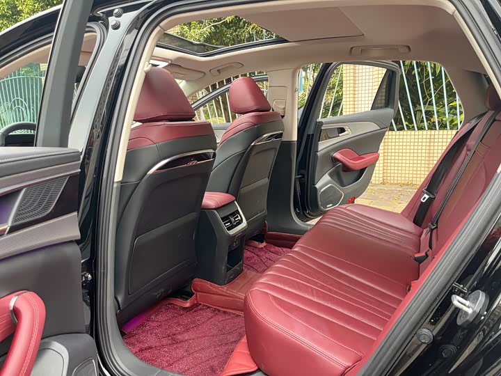 Фото 9 - Hongqi H5