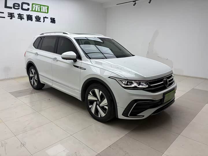 Фото 2 - Volkswagen Tiguan L Pro