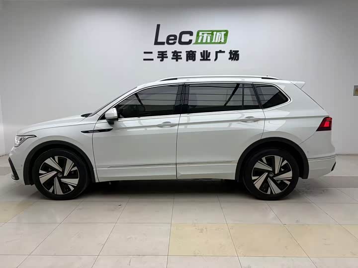 Фото 3 - Volkswagen Tiguan L Pro