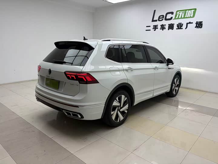 Фото 4 - Volkswagen Tiguan L Pro