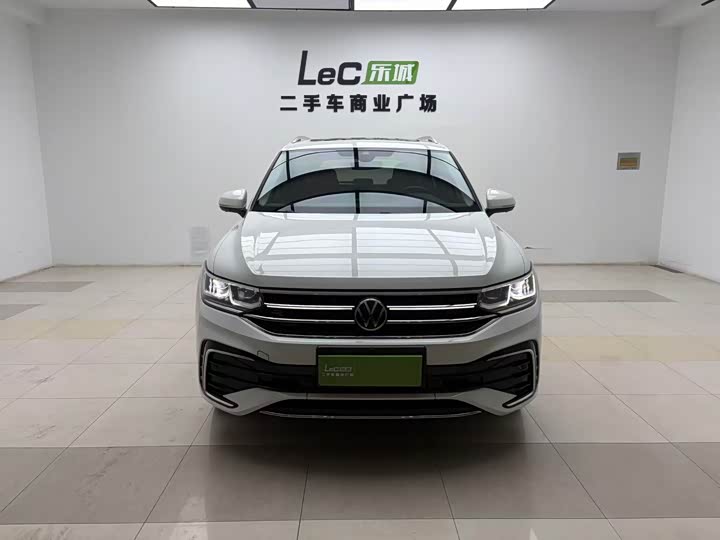 Фото 7 - Volkswagen Tiguan L Pro