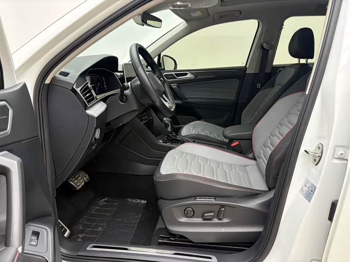 Фото 9 - Volkswagen Tiguan L Pro