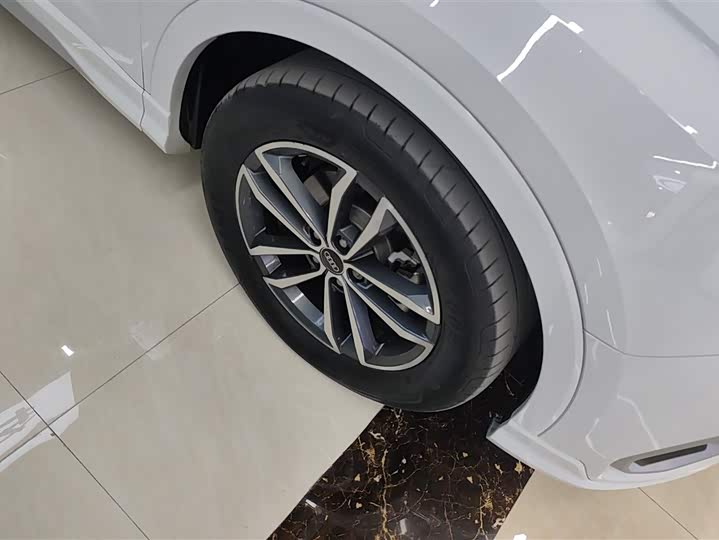 Фото 6 - Audi Q3