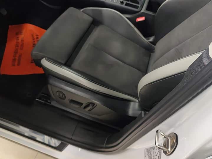 Фото 9 - Audi Q3