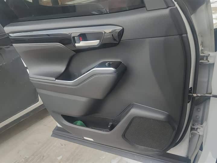 Фото 7 - Toyota Highlander