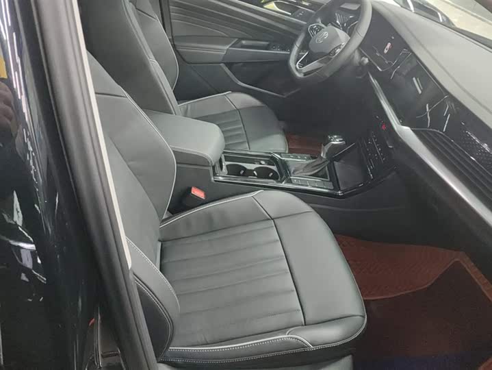 Фото 8 - Volkswagen Passat