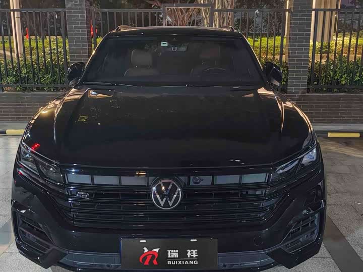 Фото 2 - Volkswagen Touareg