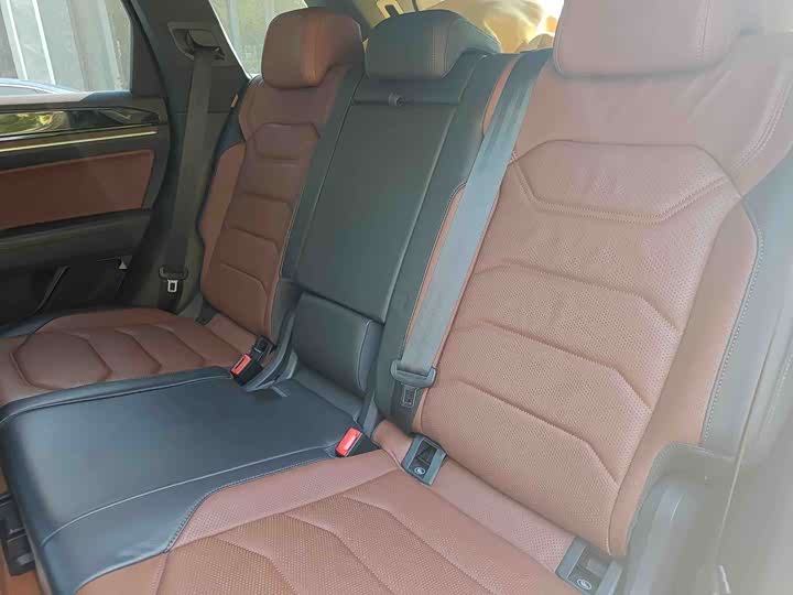 Фото 4 - Volkswagen Touareg