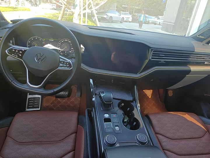 Фото 5 - Volkswagen Touareg