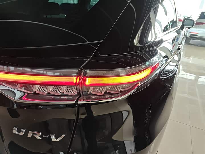 Фото 8 - Honda UR-V