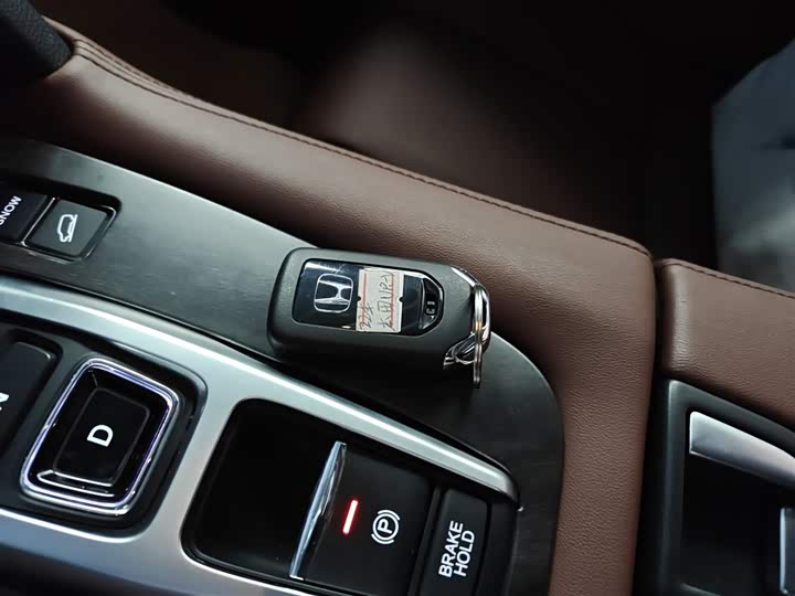 Фото 9 - Honda UR-V