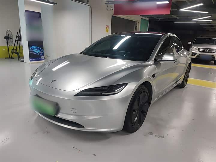 Фото 2 - Tesla Model 3