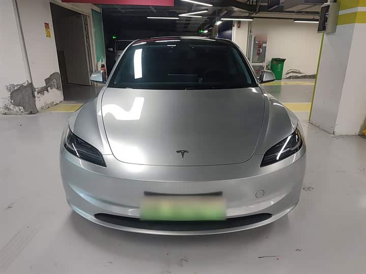 Фото 3 - Tesla Model 3