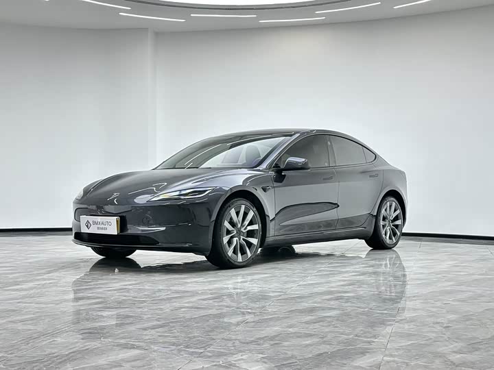 Фото 1 - Tesla Model 3