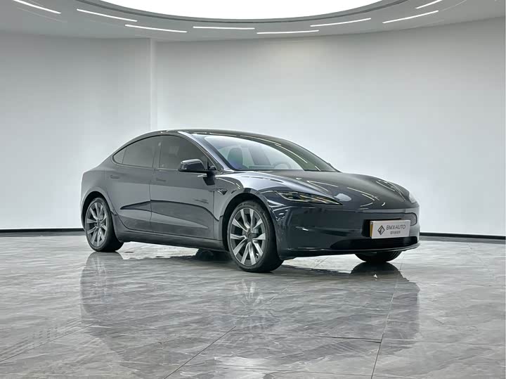 Фото 2 - Tesla Model 3