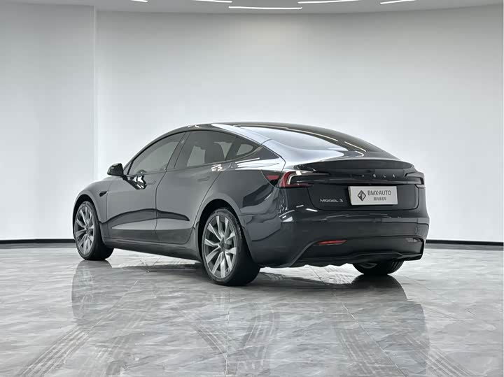 Фото 5 - Tesla Model 3