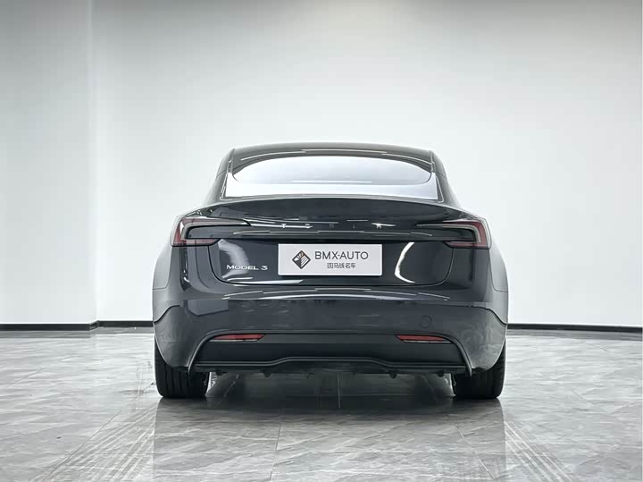 Фото 8 - Tesla Model 3