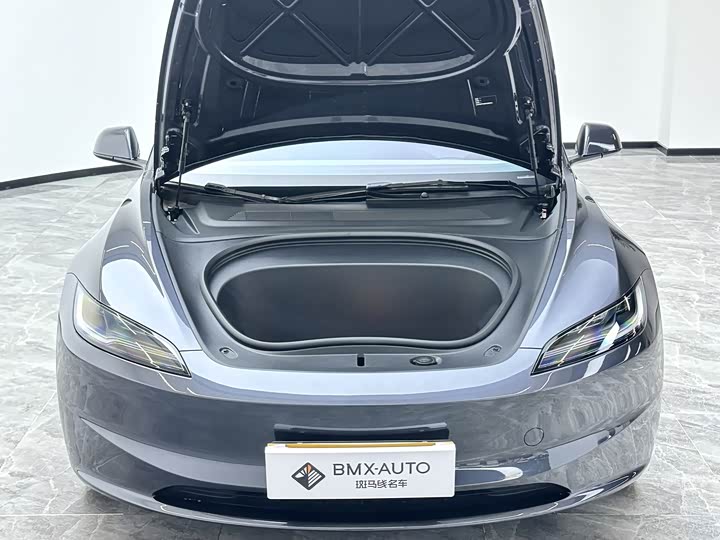 Фото 9 - Tesla Model 3