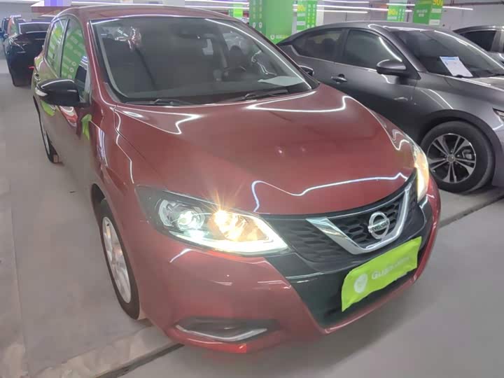 Фото 4 - Nissan Tiida