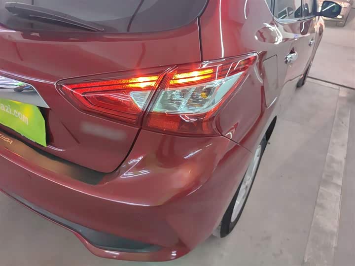 Фото 8 - Nissan Tiida