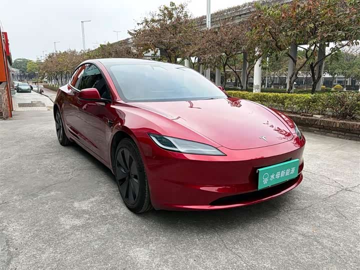 Фото 3 - Tesla Model 3