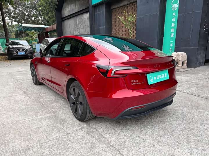Фото 6 - Tesla Model 3