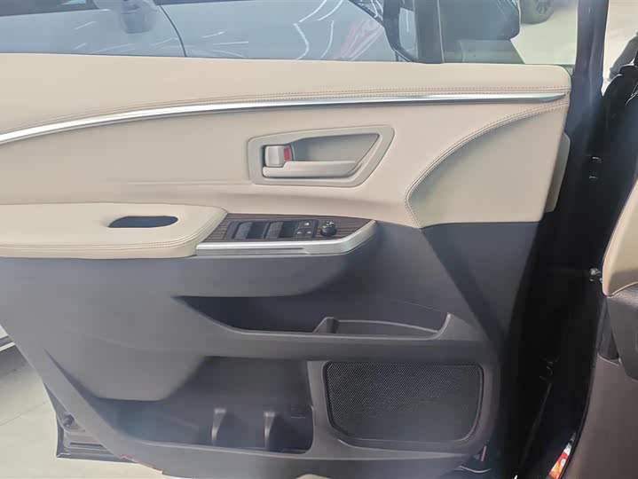 Фото 7 - Toyota Sienna