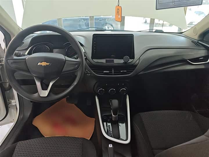 Фото 9 - Chevrolet Onix (Cavalier)