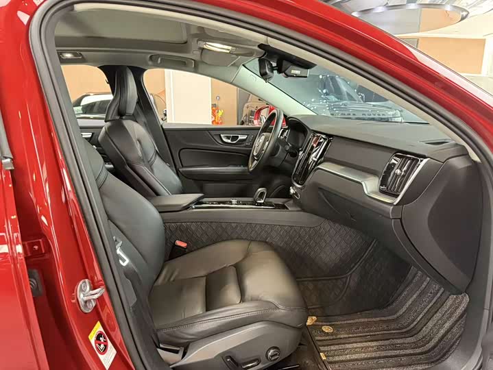 Фото 7 - Volvo S60