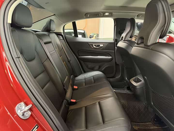 Фото 8 - Volvo S60