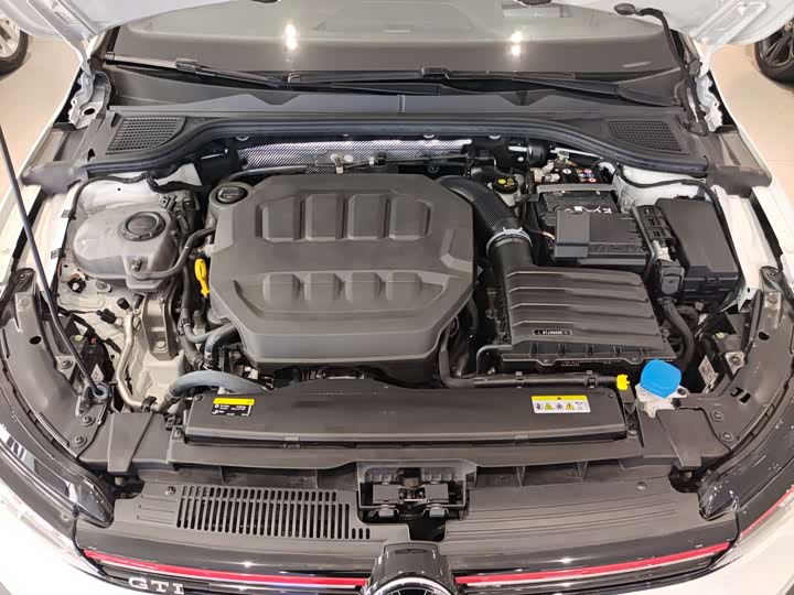 Фото 4 - Volkswagen Golf GTI